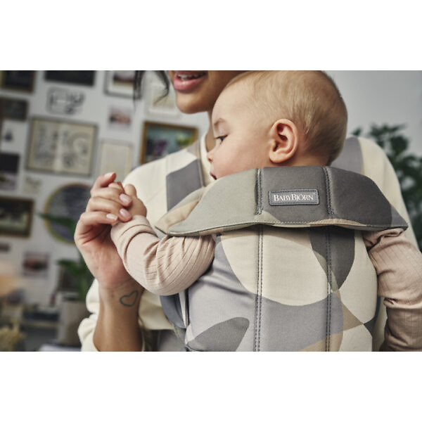 Marsupiu anatomic BabyBjorn Mini cu pozitii multiple de purtare khaki green bumbac 14