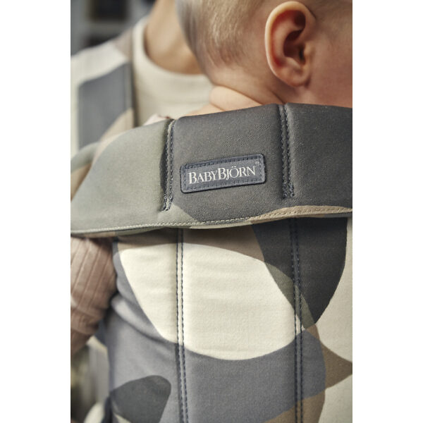 Marsupiu anatomic BabyBjorn Mini cu pozitii multiple de purtare khaki green bumbac 16