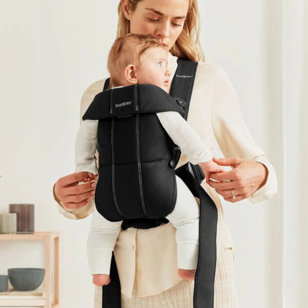 Marsupiu anatomic BabyBjorn Mini cu pozitii multiple de purtare Black tesatura tricot 7